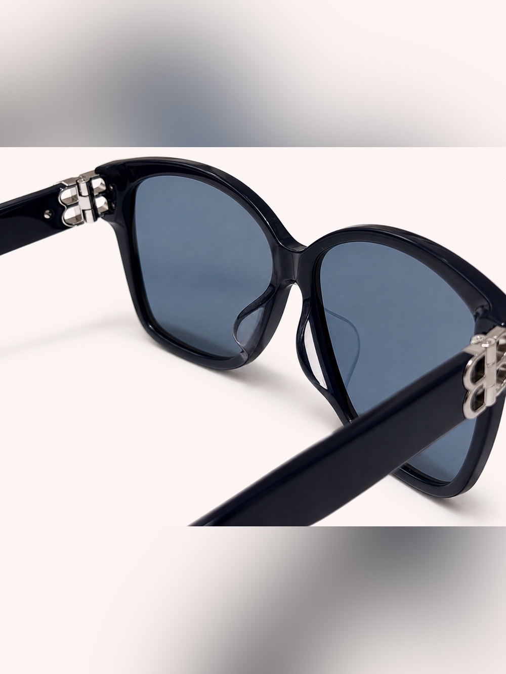 Balenciaga Navy Blue Oversized Women's Sunglasses with Black Case - Picture 5 of 6